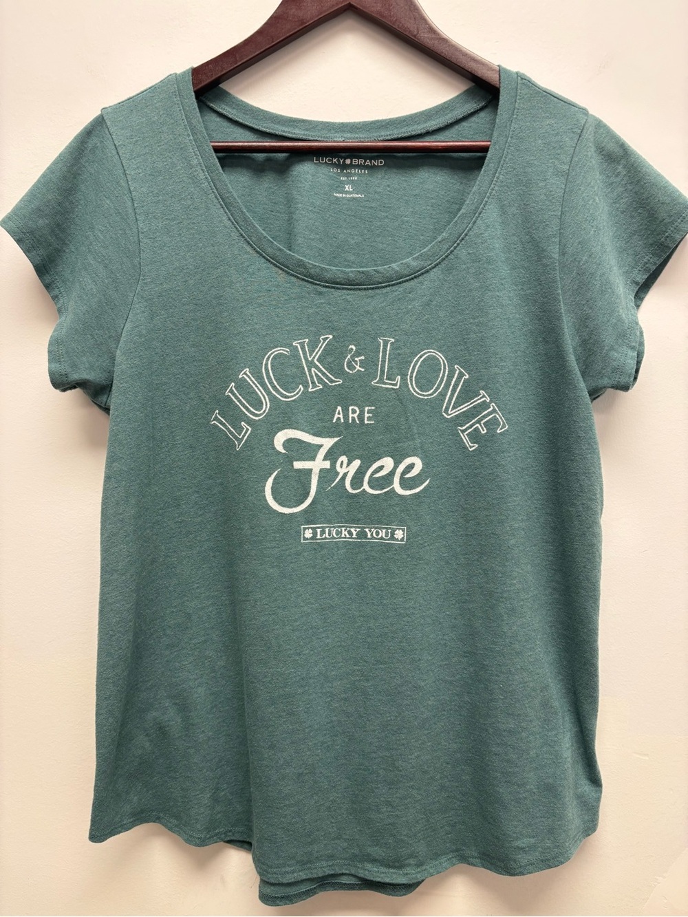 4 for $25 💚 Lucky Brand “Luck & Love Are Free” Graphic Tee (Size XL) 💚